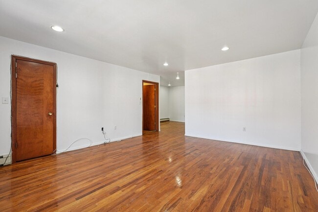 Foto del edificio - 105 Beacon Ave