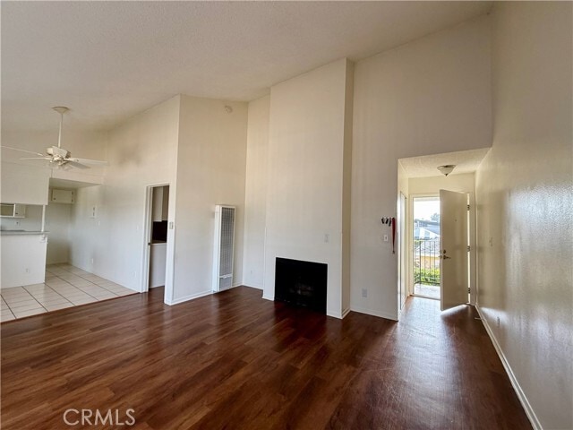 Building Photo - 6082 Fullerton Ave