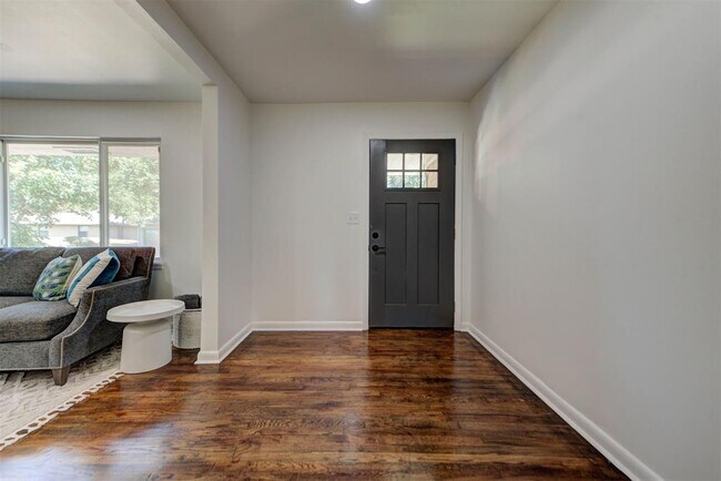 Foto del edificio - 1510 Melrose Dr