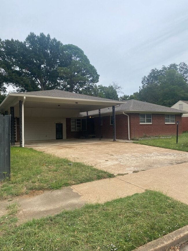 Building Photo - 1380 Railton Rd