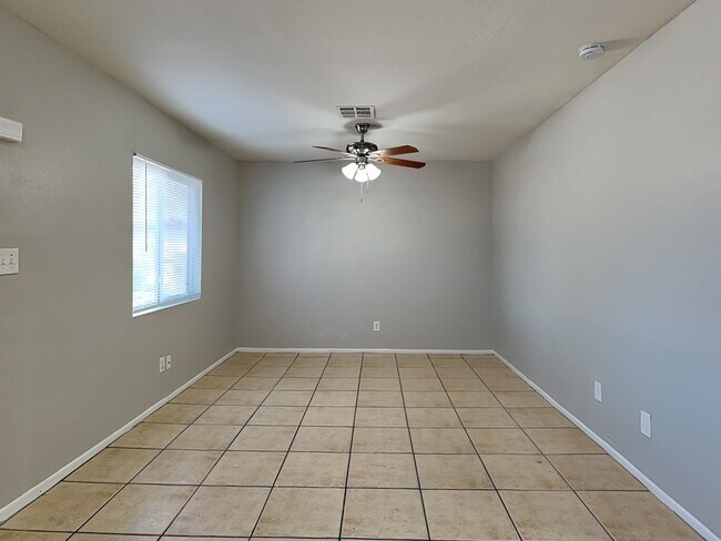 Building Photo - 9011 S 8Th Pl Unit 1