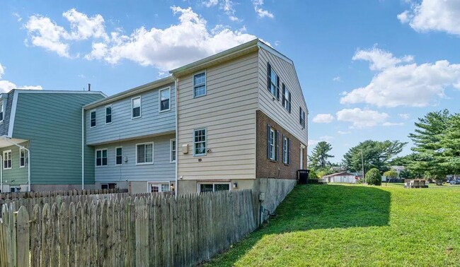 Foto del edificio - 8201 Averill Ct