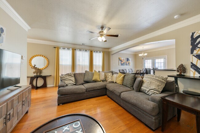 Building Photo - 6222 Skyline Dr