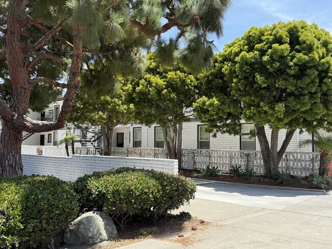 Foto del edificio - 24242 Santa Clara Ave