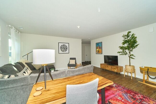 Foto del edificio - Beautiful Like New Ranch In Great Westfiel...