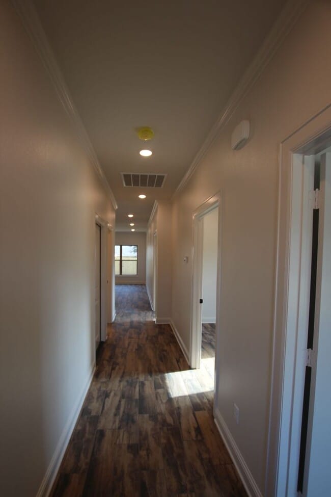 Building Photo - Available: 3/2/2 in Whitehouse ISD!!