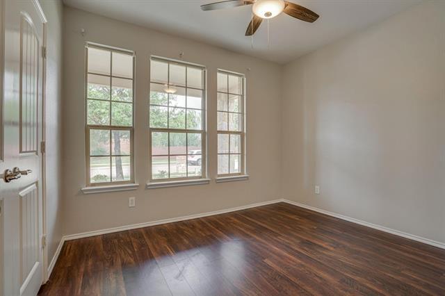 Foto del edificio - 4717 Hidden Pond Dr