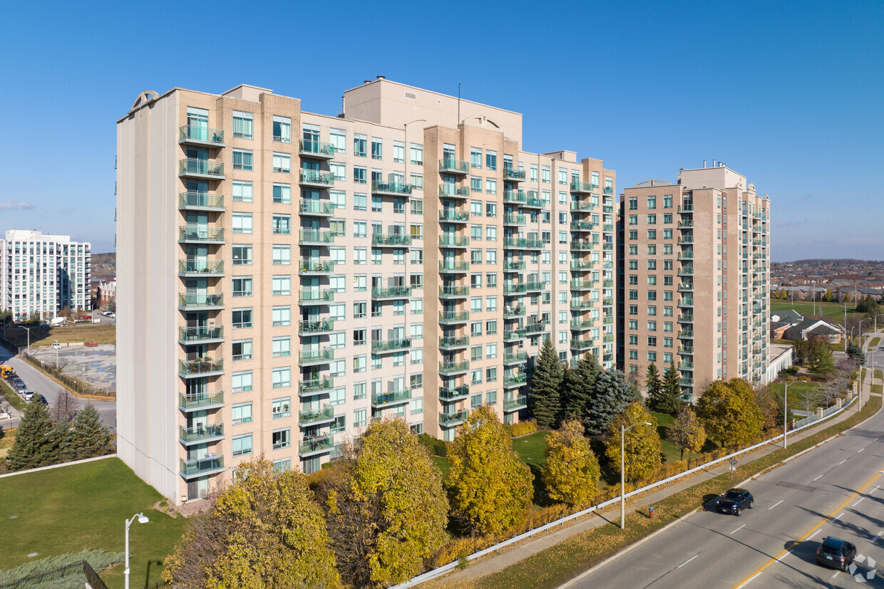 Primary Photo - 11-39 Oneida Cres