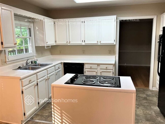 Building Photo - 3600 Baywater Trail SW