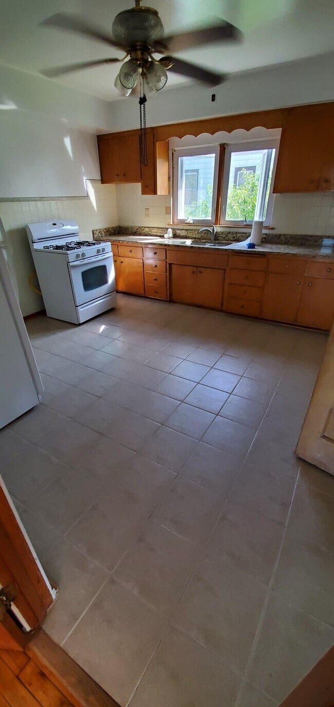 Building Photo - 3 bedroom in Chicago IL 60630