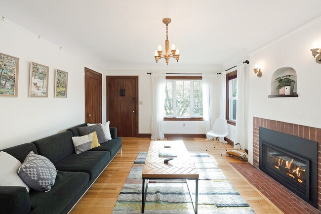 Foto del edificio - 2323 SE Pine St