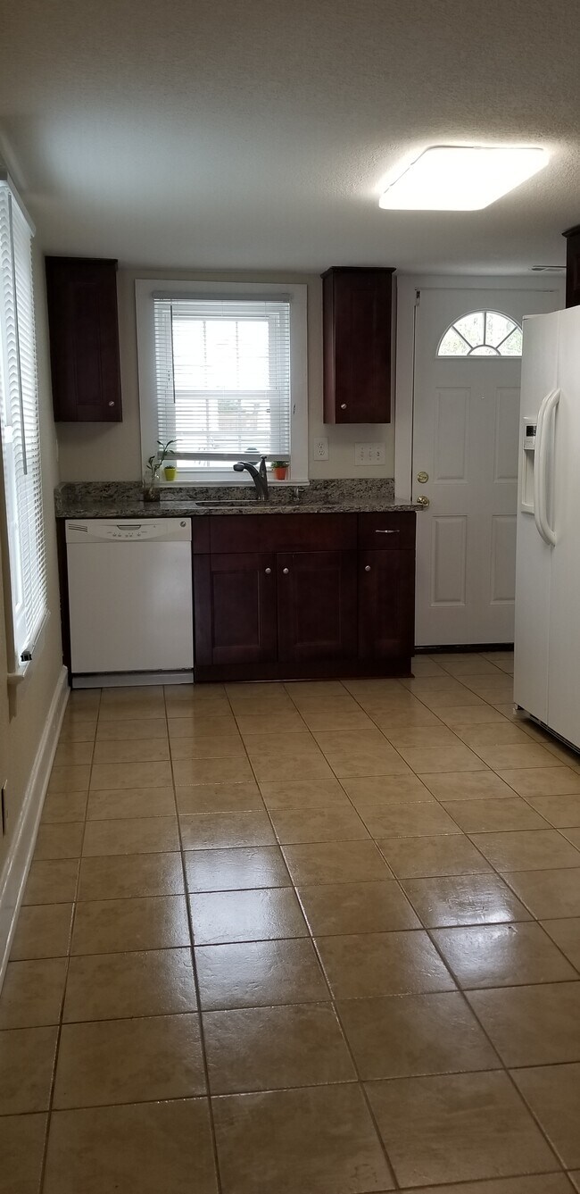 Kitchen - 419 22nd St