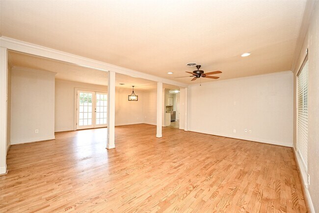 Foto del edificio - 9535 Meadowbriar Ln