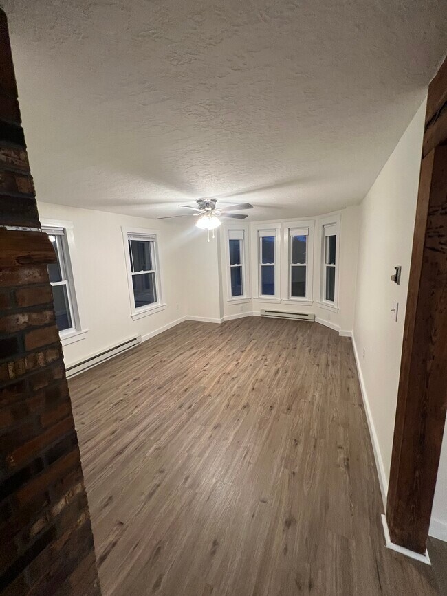 Large living room - 176 South St