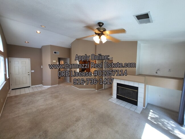 Foto del edificio - 9451 Lakewind Ln