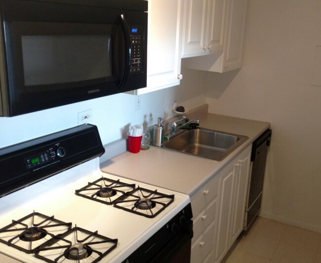 Building Photo - 6 Whittier Pl