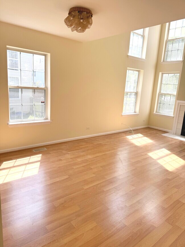 Foto del edificio - 1329 Newport St