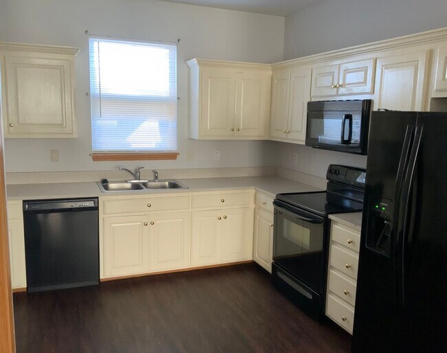 Building Photo - 21680 Villages of Stone Creek