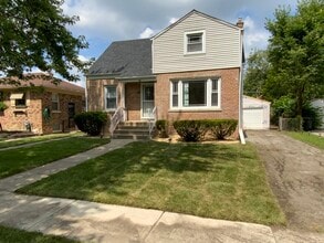 Building Photo - 228 E 141st St