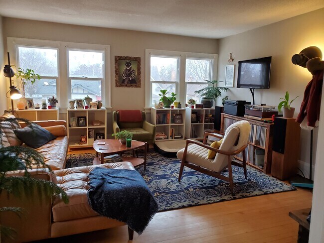Foto del edificio - 3313 37th Ave S