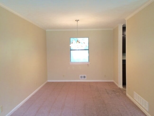 Building Photo - 846 Raintree Way SE