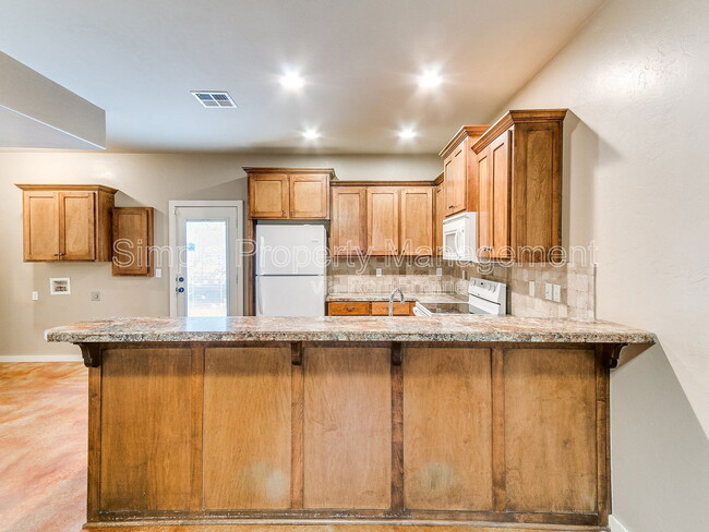 Building Photo - 2874 Muzzy St