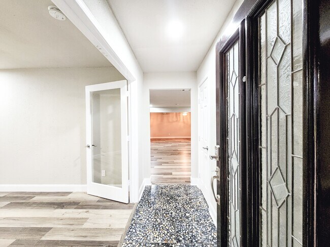 Foto del edificio - 9750 Hillis St