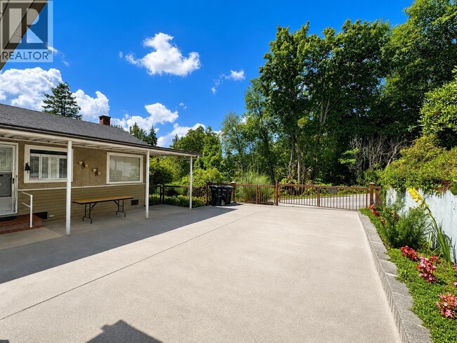 Building Photo - 4409 Marine Dr