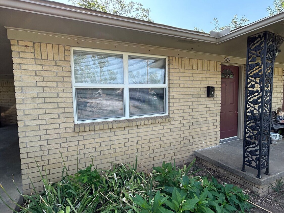 909-911 S 10th St - 909-911  S 10th St