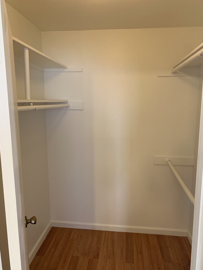 Vestidor del dormitorio principal - 1317 26th St