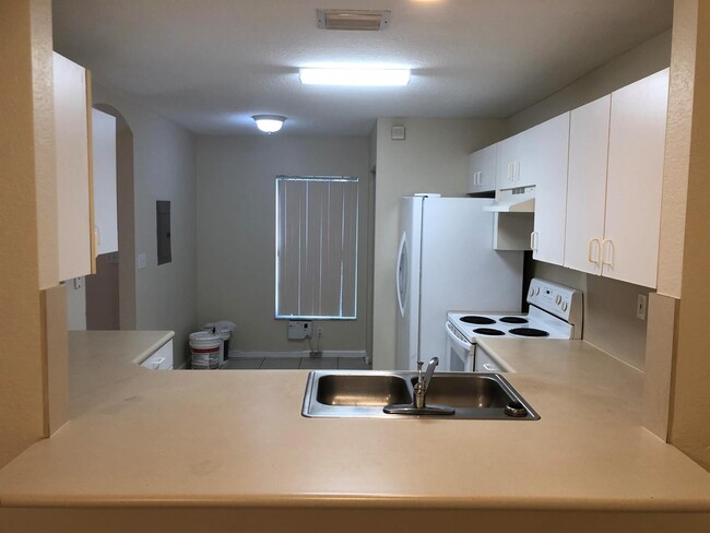 Building Photo - 845 Summit Lake Dr