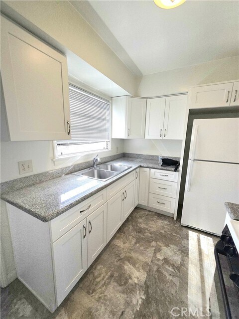 Foto del edificio - 8394 Dunbarton Ave