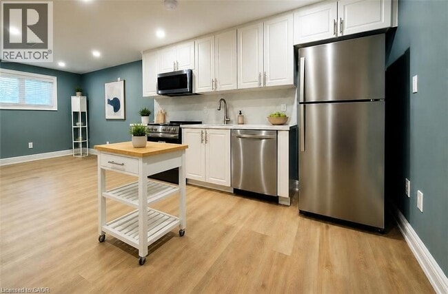 Building Photo - 255 Pineland Pl