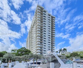 Building Photo - 3200 Port Royale Dr N