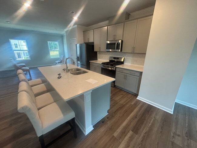 Foto del edificio - Room in Townhome on Poe Farm Ave