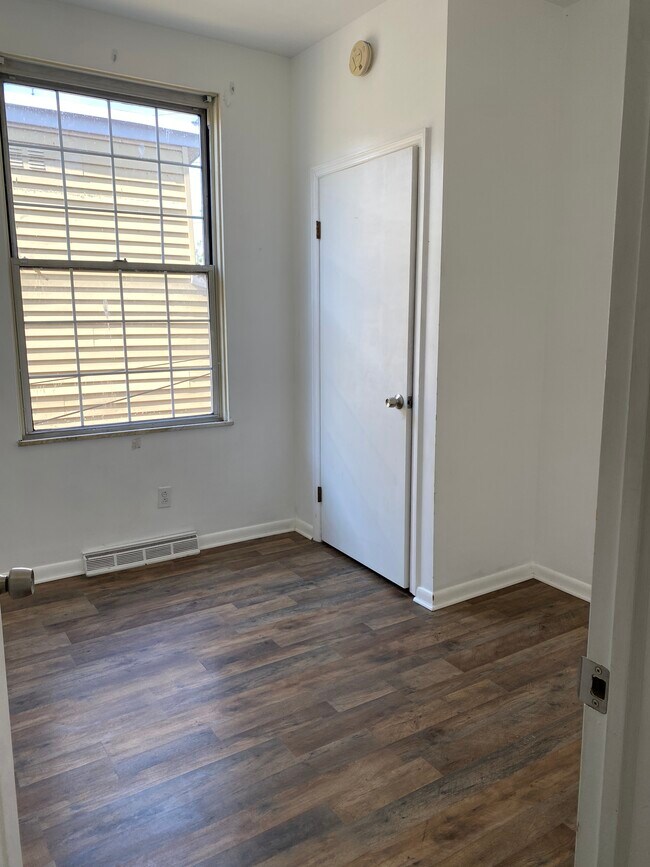 Dormitorio 2 - 609 Main St