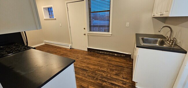 Foto del edificio - 3823 N Drake Ave