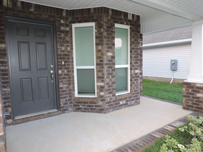 Foto del edificio - Almost New Home!