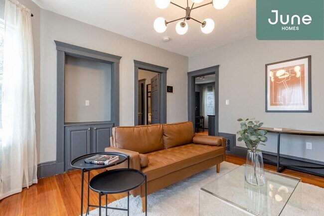 Building Photo - Queen room in 3-bed/1.0-bath Home