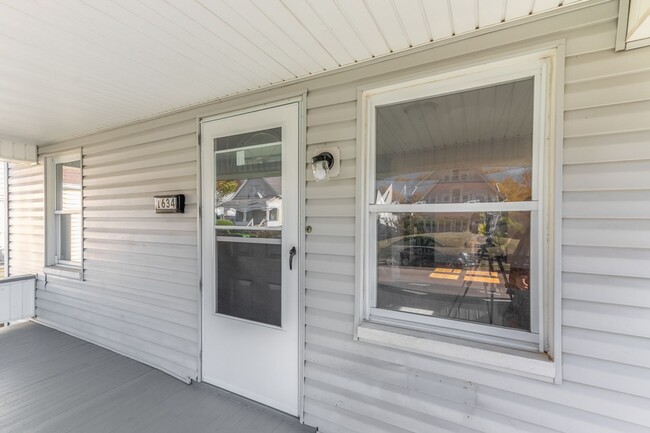 Building Photo - Single Family Home