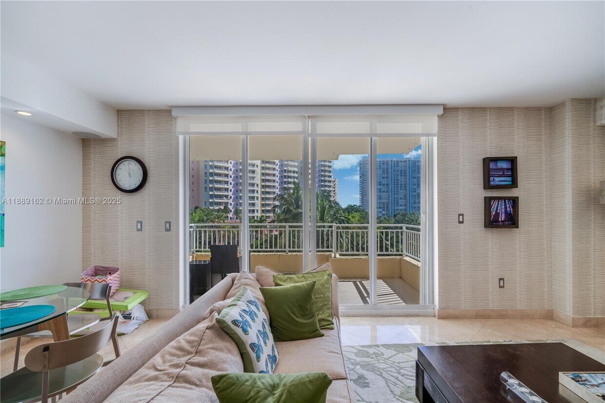 Foto principal - 765 Crandon Blvd