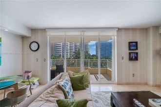 Building Photo - 765 Crandon Blvd