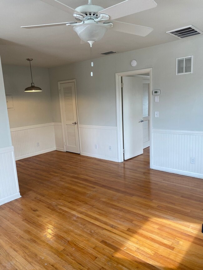 Building Photo - 1569 Larue Ave