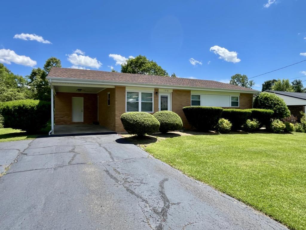 Primary Photo - 106 York Dr