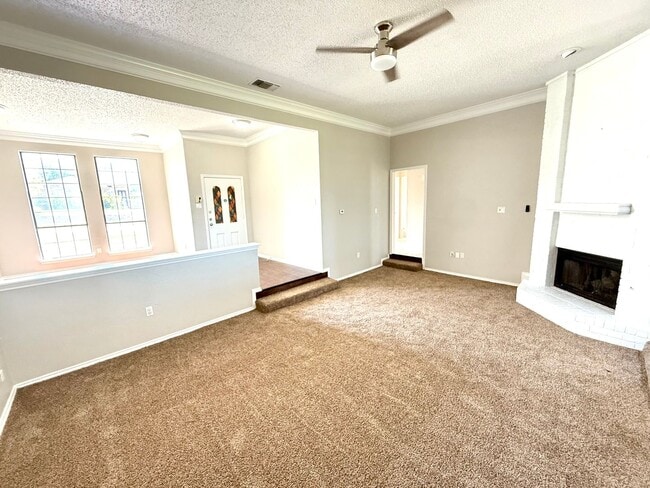 Building Photo - Charming Carrollton Home with Prime Location