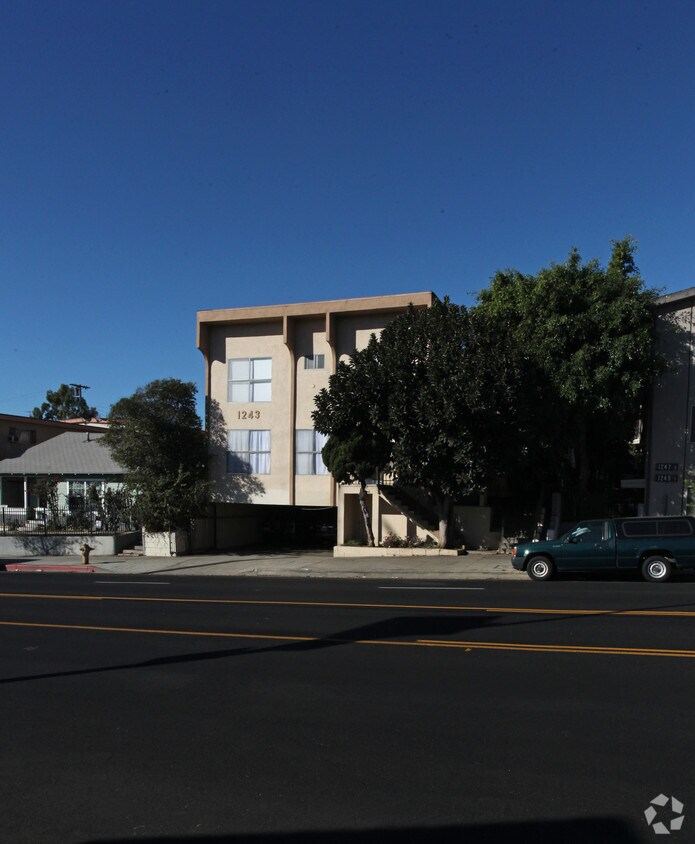Building Photo - 1243 N Virgil Ave