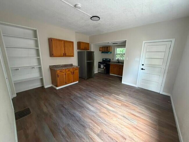 Foto del edificio - Welcome Home! Bright, Spacious, and Ready for New Residents