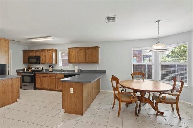 Foto del edificio - 9913 Laurel Cherry Dr