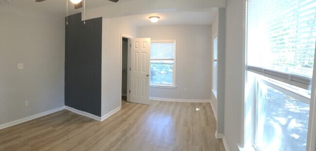 Foto del edificio - 27 Roseway Cir