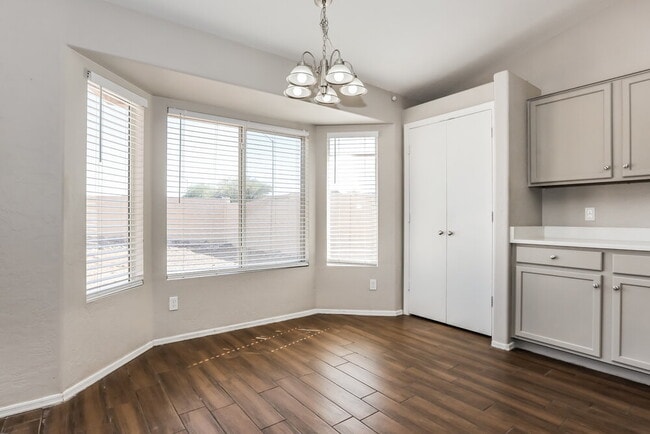 Building Photo - 523 N Bailey Cir